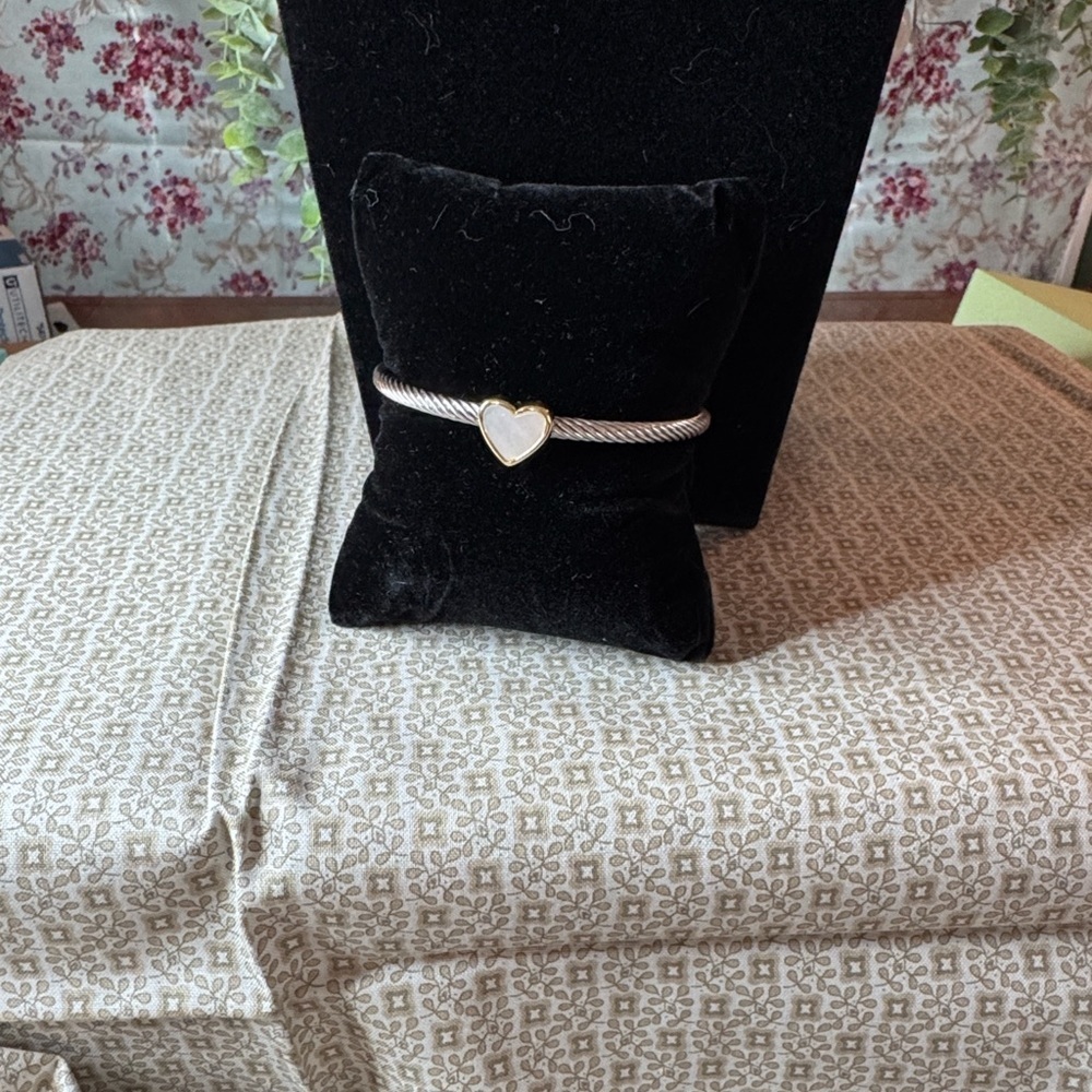 Elegant Silver and Gold Heart Bracelet - Picture 3 of 3
